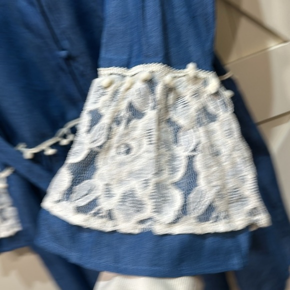 NWT Ryu, boutique brand blue chambray and white lace tunic - Picture 2 of 8